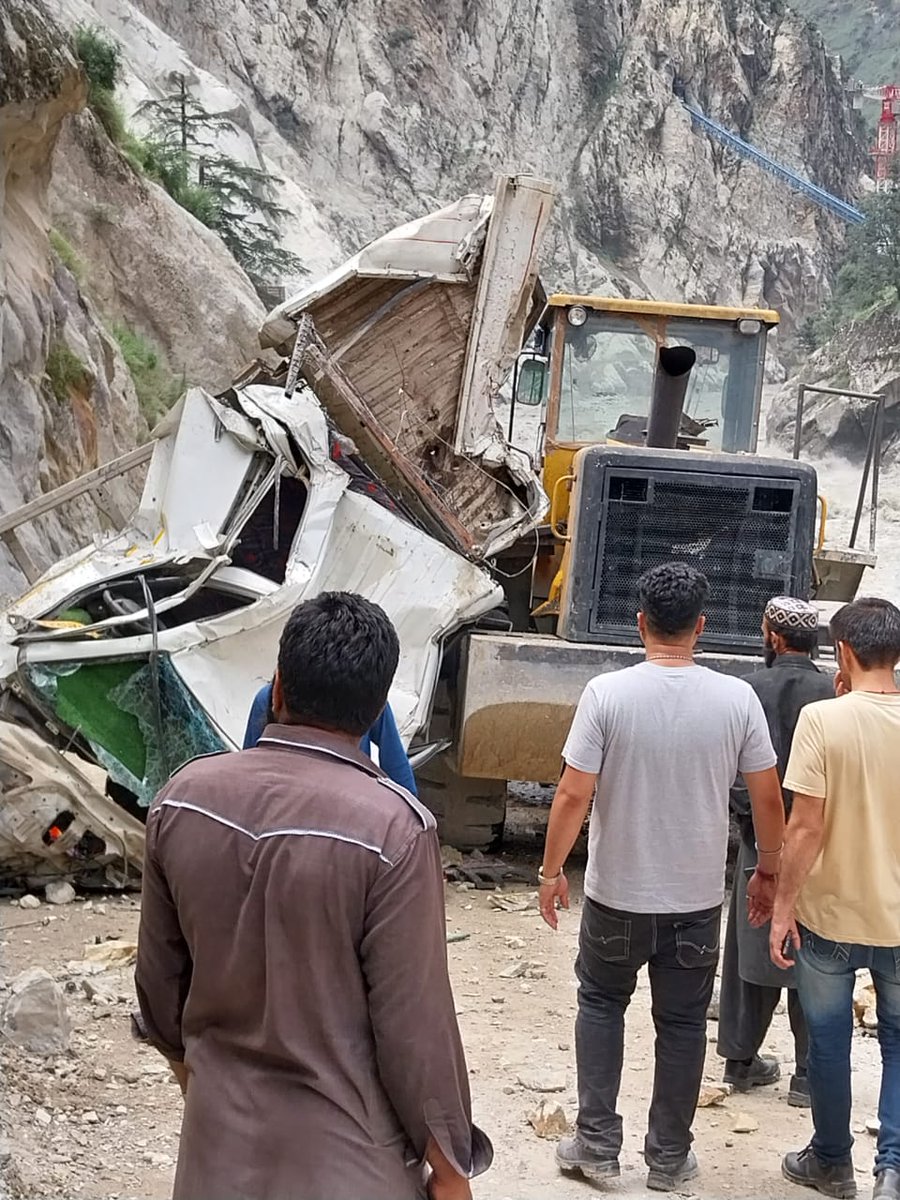 UpmaSharma2608's tweet photo. #BreakingNews
#Accident in #Kishtwar
Three person killed as their vehicle rolled down in #KiruHydroelectricproject Site of Kishtwar https://t.co/ryRBiR3CbR
