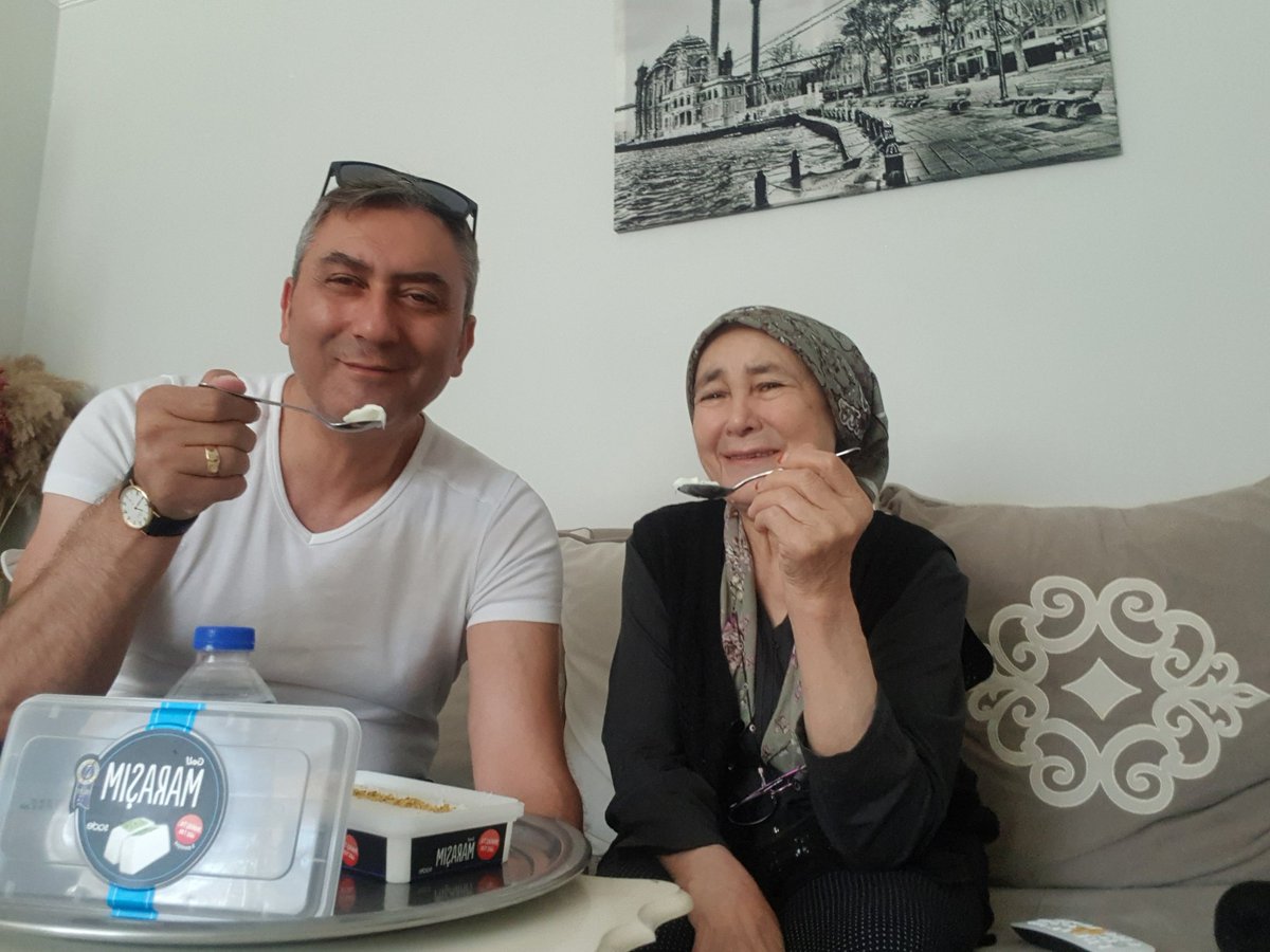 Allah hayattayken anne ve babasının kıymetini bilenlerden eylesin. Hayırlı Cumalar..