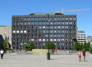 JohanSchck's tweet photo. Alltmer talar för att Riksbanken ska höja styrräntan ytterligare två gånger i år. Ett skäl är den svaga kronkursen, ett annat att inflationen sjunker saktare än väntat. Det visar de nya siffror som har kommit beträffande juni.
Jag skriver om det på bloggen https://t.co/Lq7rq34orG https://t.co/LNHymoNGAV