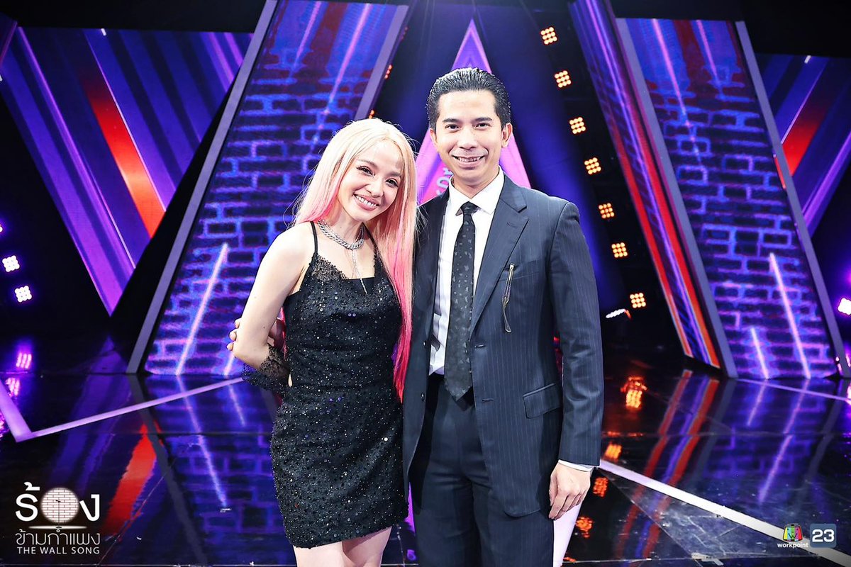 teromusicth's tweet photo. มีใครทายถูกบ้าง?
ไปตามดูพี่เฟิด Slot Machine และ Ben Chalatit กันได้ที่ @thewallsong
🎥 https://t.co/23zkPMl04G
#ร้องข้ามกำแพง #TheWallSong
#workpoint #FoetSlotMachine #เบนชลาทิศ
#TeroMusic https://t.co/AXe4IS1amP