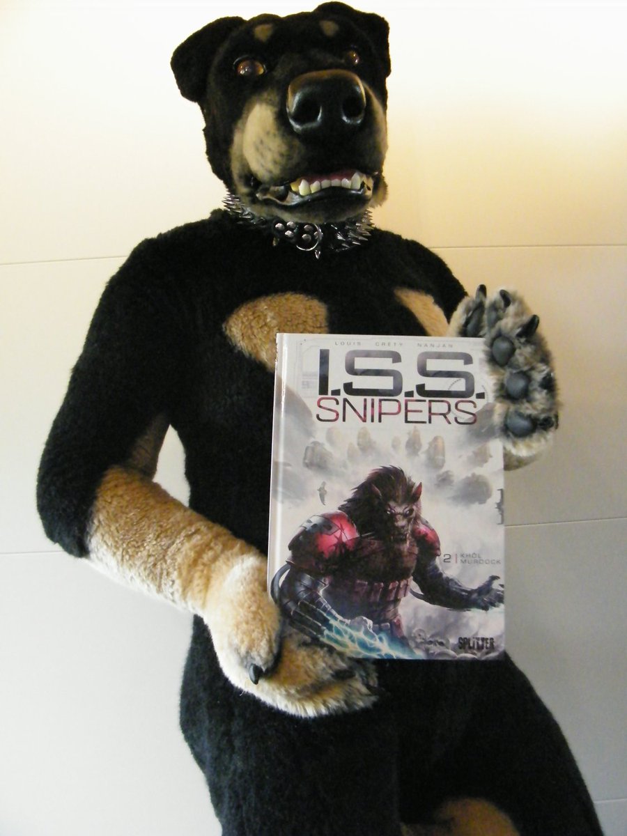 Fusselschwarm's tweet photo. Here are two more pics from this #ComicsInPaws photoshoot in which @ThorRotti looks less soft but more darring.😎 #FursuitFriday https://t.co/JQfgKV5xh7
