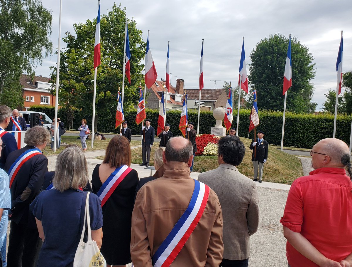 marcqensemble's tweet photo. Cérémonies du #14juillet. 

Les valeurs de la République, #liberté, #fraternité et surtout #égalité, doivent être le socle de nos engagements et de nos combats. 

Avec @VidalSagnierO et @crepelphil, élu•es au conseil municipal, et @NathBernardTW. https://t.co/lrH8RZCAEu