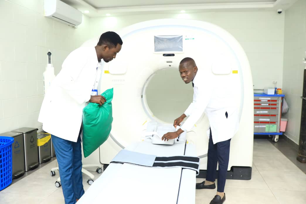 isbatkampala's tweet photo. Exciting day in the lab! #BMIT students diving into the world of imaging through practicals. From X-rays to Magnetic resonance imaging (MRI) , they're capturing medical visuals that will help save lives. 🩺💡Learning hands-on is the key to becoming skilled professionals. Way to go, future healthcare heroes! 🙌✨ #MedicalImaging #PracticalSkills"