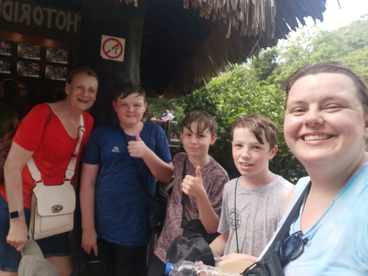 MHSSpanishDept's tweet photo. Currently queueing in Portaventura World. 🎢 https://t.co/C0rfZXOWzT