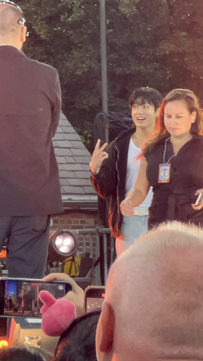 giggIeguk's tweet image. SHAKIGNDKKFFK #JungKookOnGMA