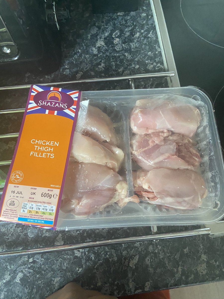 Tanarcher's tweet photo. @Tesco selling gone off chicken in the fridges, opened to find such and awful rancid smell, on this cost of living can’t afford to waste this money like this! Beyond disappointed https://t.co/MApAUbKE63