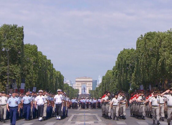 CEMA_FR's tweet photo. La Nation a besoin de ses armées. Les armées ont besoin de la Nation. Ce lien indéfectible est renforcé par nos réservistes au sein des unités, en mission en 🇫🇷 ou en opérations. Le rôle indispensable de la réserve militaire va connaître une nouvelle dynamique.  #ForcesMorales https://t.co/5EC8vpTzxW