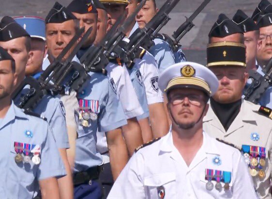 CEMA_FR's tweet photo. La Nation a besoin de ses armées. Les armées ont besoin de la Nation. Ce lien indéfectible est renforcé par nos réservistes au sein des unités, en mission en 🇫🇷 ou en opérations. Le rôle indispensable de la réserve militaire va connaître une nouvelle dynamique.  #ForcesMorales https://t.co/5EC8vpTzxW
