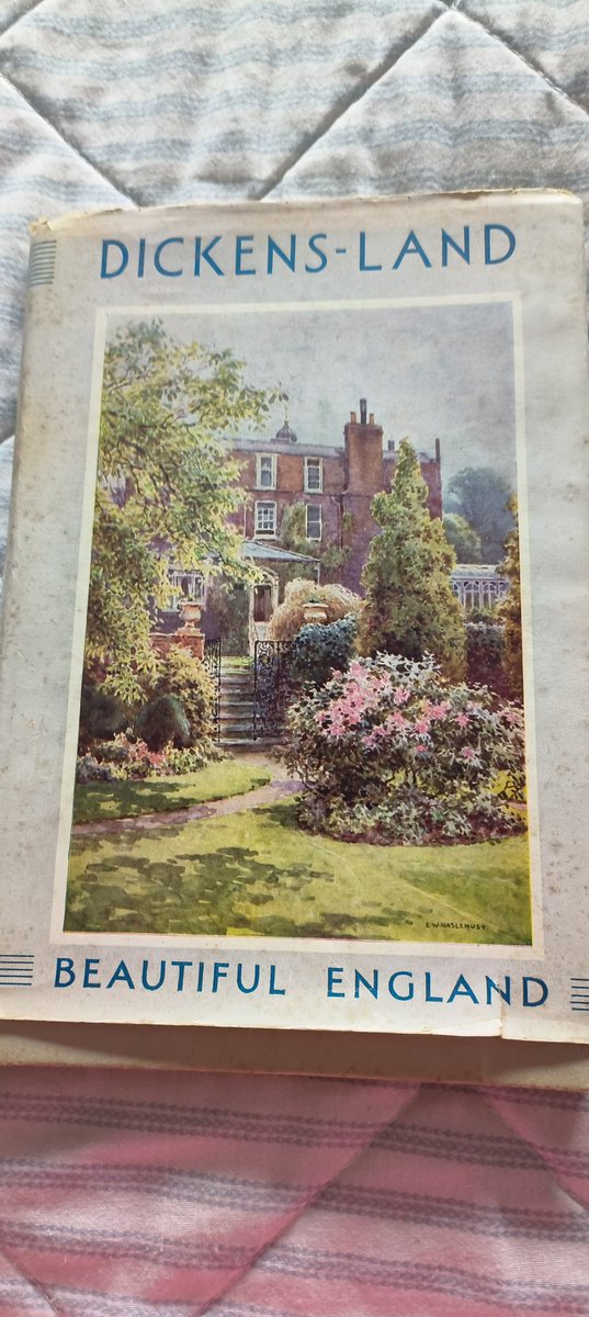 DebsGreenJones2's tweet photo. Dickens -Land.
I wonder if 'young Pip' went to church here?
#CharlesDickens #DustJackets #Oldbooks https://t.co/OwUmxyVP19