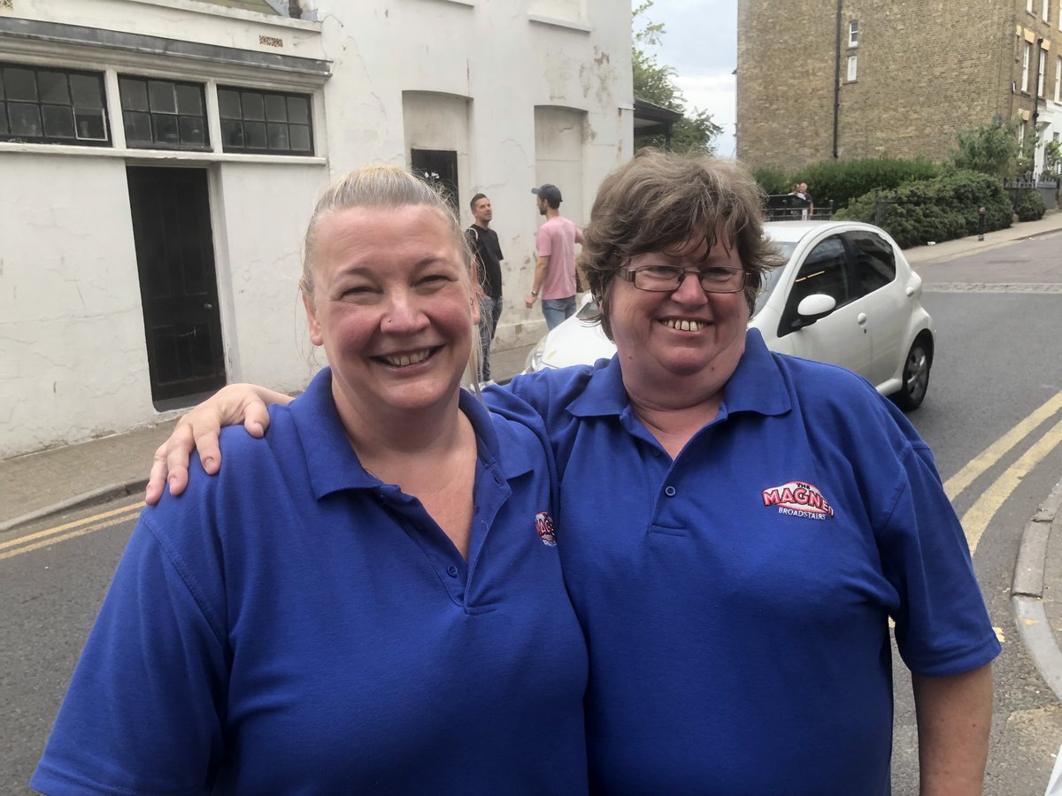 M_Steeples's tweet photo. Happy days at @Themagnetmicro1 with Finn - a magnificent artist - and the magnificent landlady Nichola and the equally magnificent Kate. Dear gems and treasures. #themagnet #broadstairs #kent #micropub #pub #boozing #happydays #cheersandbeers #downthehatch https://t.co/vUYptQWtZ7