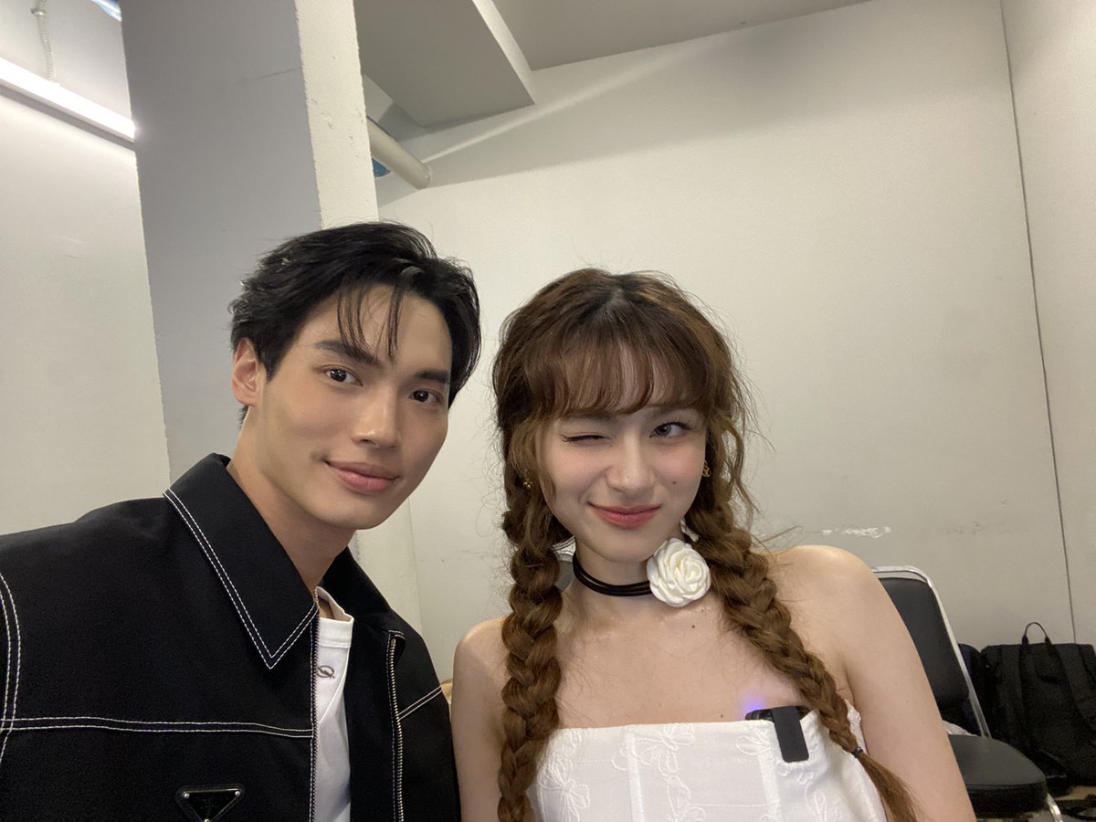 GMMTV's tweet photo. ทีมหน้างานและทีมหน้าจอ พร้อมจะเจอกับ “วิน-พรีม” แล้วหรือยังน้าาาา
เจอกันที่ OUTDOOR LIDO CONNECT ชั้น 1 และ Live Instagram : GMMTV นะคะ🫶🏻

#EnigmaSeries
#GMMTV https://t.co/CfTNyLGAZj