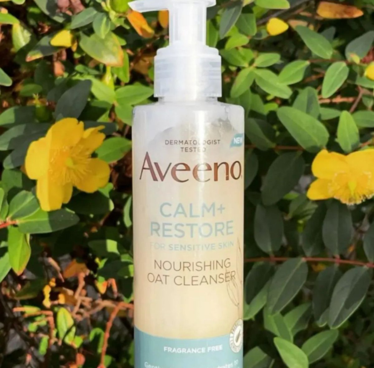 MyGlamOSphere's tweet photo. This gentle gel face wash for sensitive skin is hypoallergenic, non-comedogenic and contains nourishing oat and calming feverfew {📸 - beautypuzzled}
・・・
Price - ₦10,000.
・・・
To place an order, visit our website https://t.co/R0Gij75ou0 ♥️
・・・
#GlamOSphereBoutiQue https://t.co/4BQeID9kLc