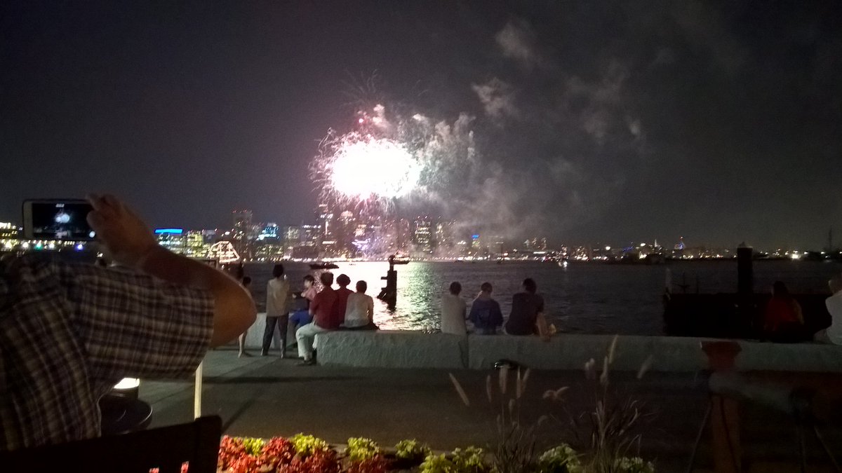 Souvenir de #14juillet . C'était en 2015. Les gens autour demandaient 'c'est quoi ?'. 'French Revolution celebration'. Les gens :  'France is cool'.  C'était à Boston. #BastilleDay
