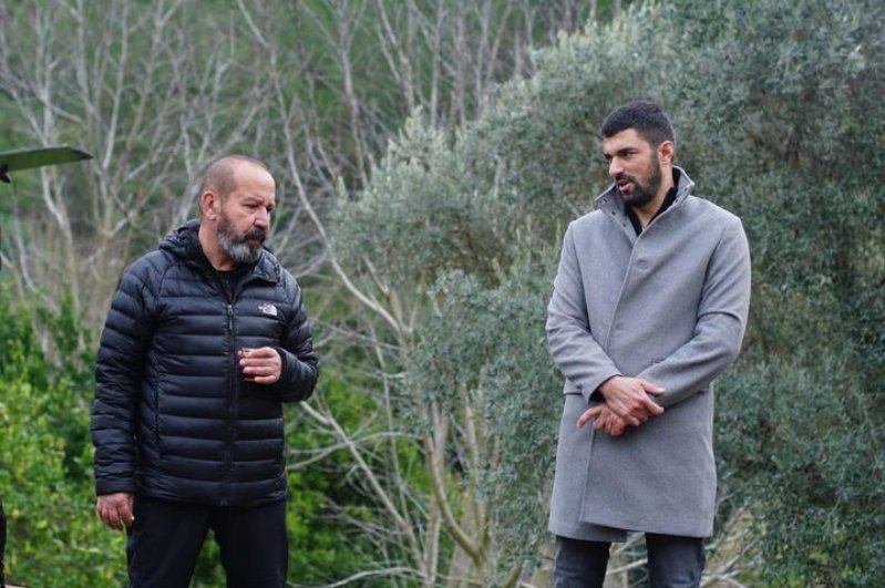 umut7ena's tweet photo. سردار ارموتلو مدير تصوير مسلسل "بنت السفير" عن انجين اكيوريك:
☆لم يختار التمثيل.. التمثيل اختاره.
☆المهم آلا تكون ممثل جيد.. بل ان تكون انسان جيد.
❥جمع انجين الصفتين❥
#EnginAkyürek #SancarEfe #SerdarArmutlu #SefirinKizi https://t.co/nC3bABkQqK