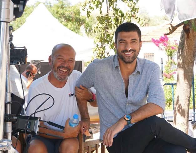 umut7ena's tweet photo. سردار ارموتلو مدير تصوير مسلسل "بنت السفير" عن انجين اكيوريك:
☆لم يختار التمثيل.. التمثيل اختاره.
☆المهم آلا تكون ممثل جيد.. بل ان تكون انسان جيد.
❥جمع انجين الصفتين❥
#EnginAkyürek #SancarEfe #SerdarArmutlu #SefirinKizi https://t.co/nC3bABkQqK