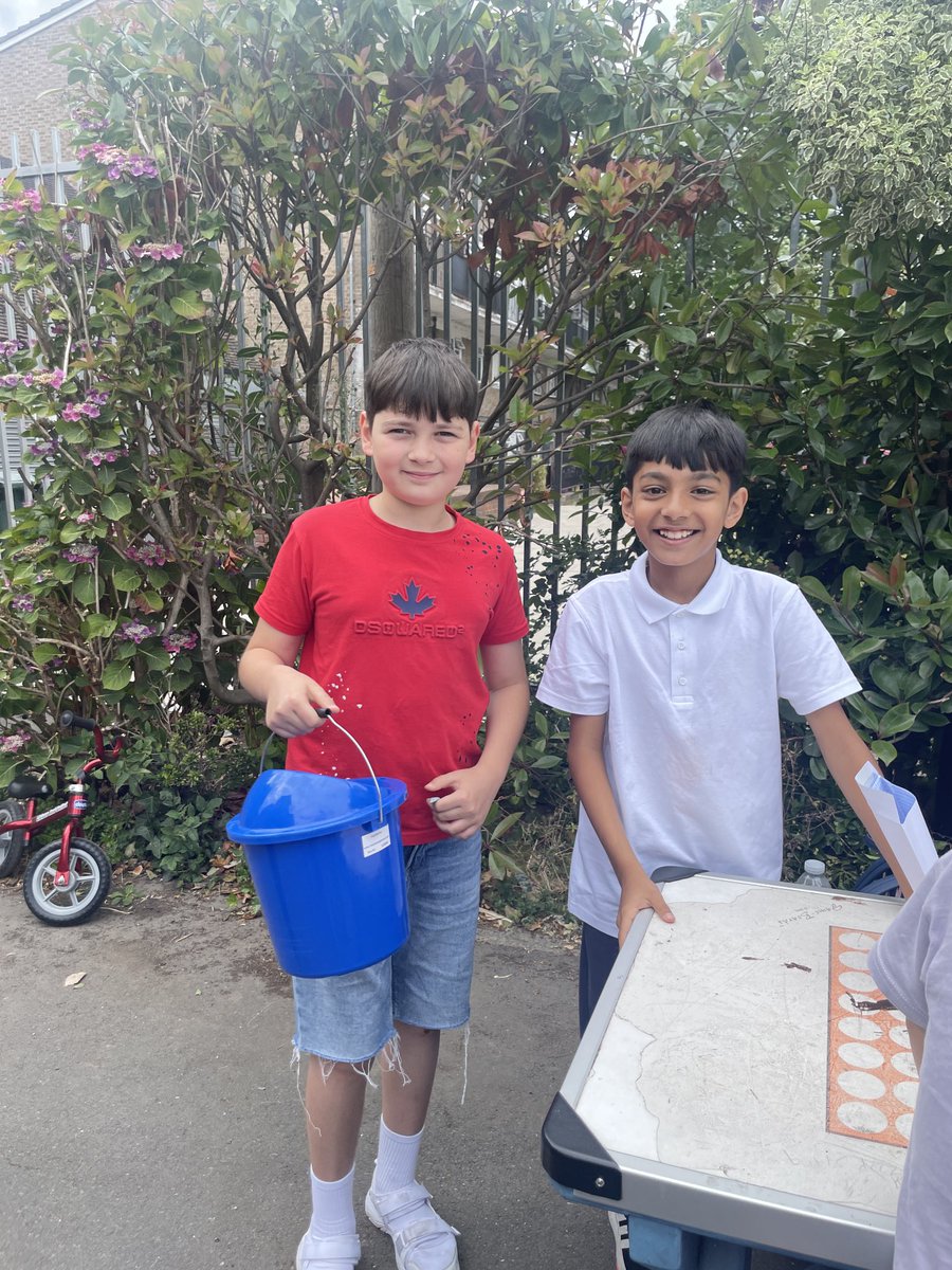 CubittTownPri's tweet photo. Our amazing school council organised a fundraising day for the London Air Ambulance and raised a whopping £581.63!! We are very proud of our school councillors and our generous community #LDNairamb https://t.co/N4M5KMee5f