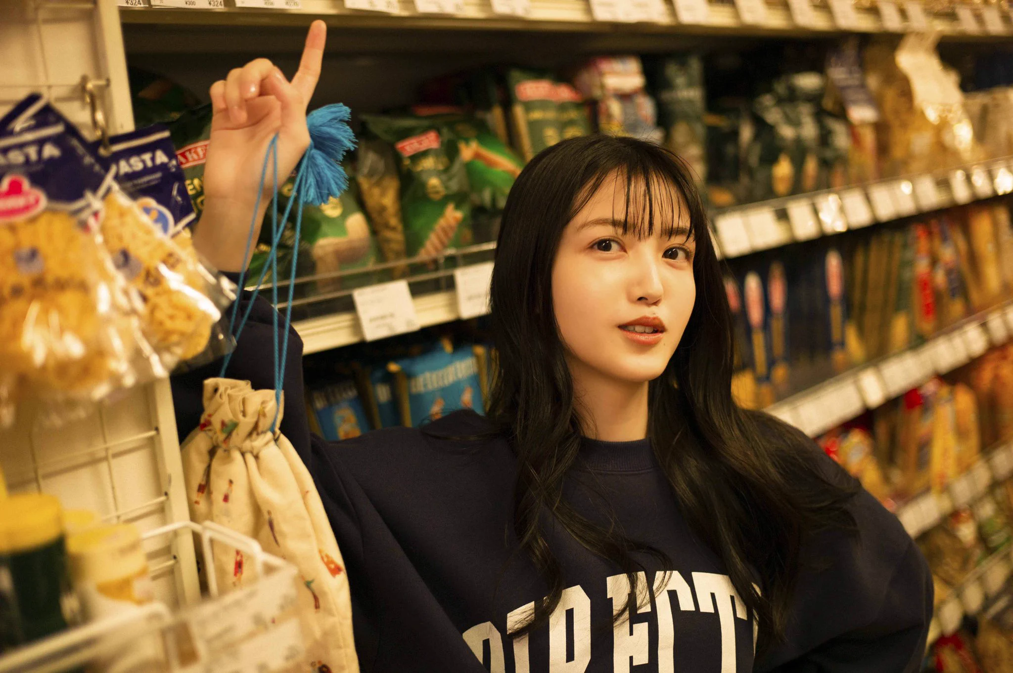 乃木坂46久保史緒里1st写真集『交差点』【公式】発売中 on X: 