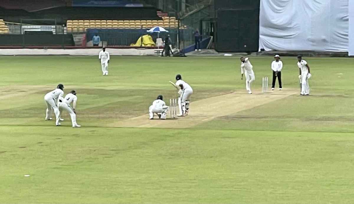 anandvasu's tweet photo. Bright sunshine and a Jadeja bowling to two lefties. #Duleep https://t.co/2X4hJeMjRO