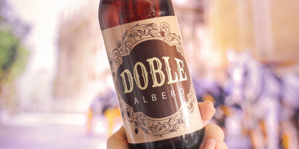 Te mereces más, mínimo el "Doble" con una #cerveza bien maltosa, dulce y con🍾 6,9% alc. Ni mucho, ni poco ¡los grados justos! 😉

¡Arre! Disfruta de #sevillanas maneras con nuestra Doble Malta 🍻

👉 Consíguela en cervezania.com

#gastronomía #sevilla