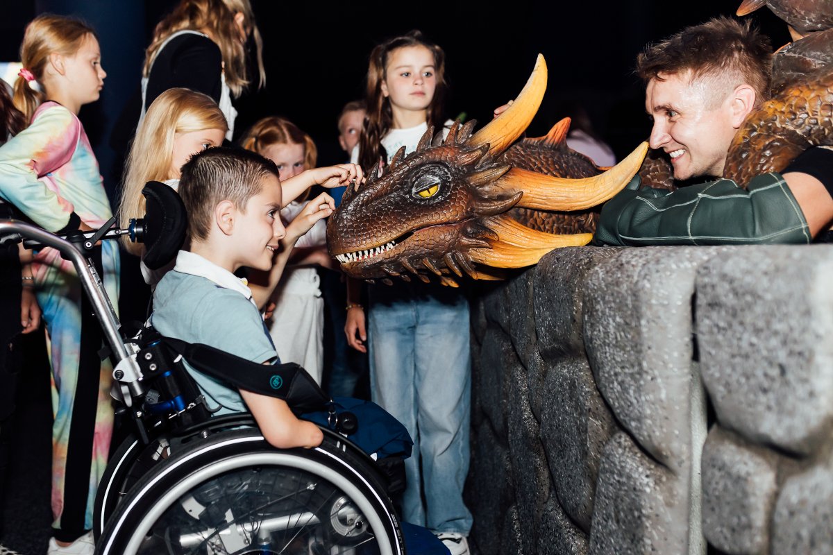 Meet the DRAGONS 🐲

DRACFLUVIUS 🐉

This youngster is our River Dragon and can be found around the shoulder of our expert Dragons Handlers 🌊

ℹ️ FREE with general admission to W5.

🎟 Book NOW bit.ly/W5-Dragons

#DragonsatW5 #DragonsHaveLanded