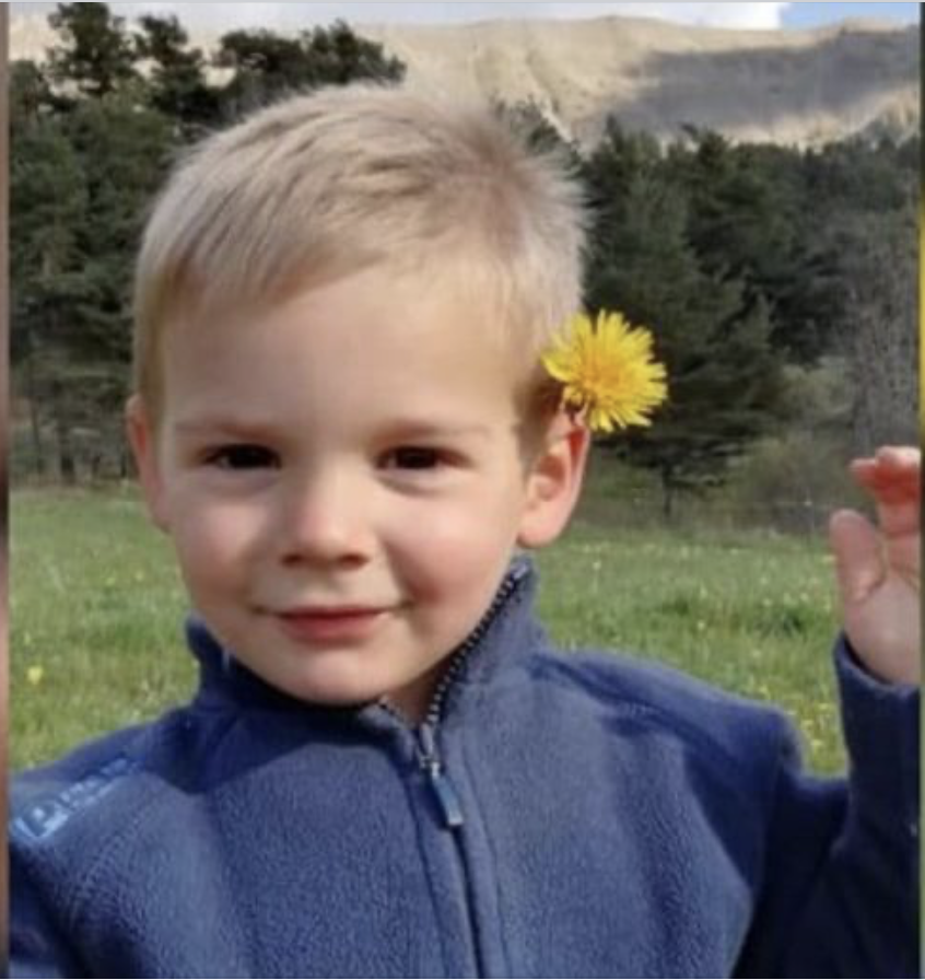 ProtecttheFaith's tweet image. URGENT

from a devout French Catholic family:

Sweet Émile is just 2 years old. He was on holidays at his grandparents, together with about 10 other family members, in a small hamlet in southeastern France. Saturday afternoon Émile was outside in the garden playing while the…