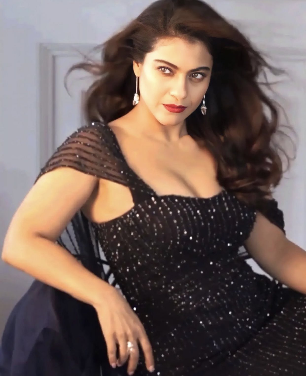 Umair Sandhu on X: Aunty #Kajol is crossing all limits on OTT Screen. She  is doing back to Back Lip Kissings & Sex Scenes in movies. Her husband  #AjayDevgn is very proud