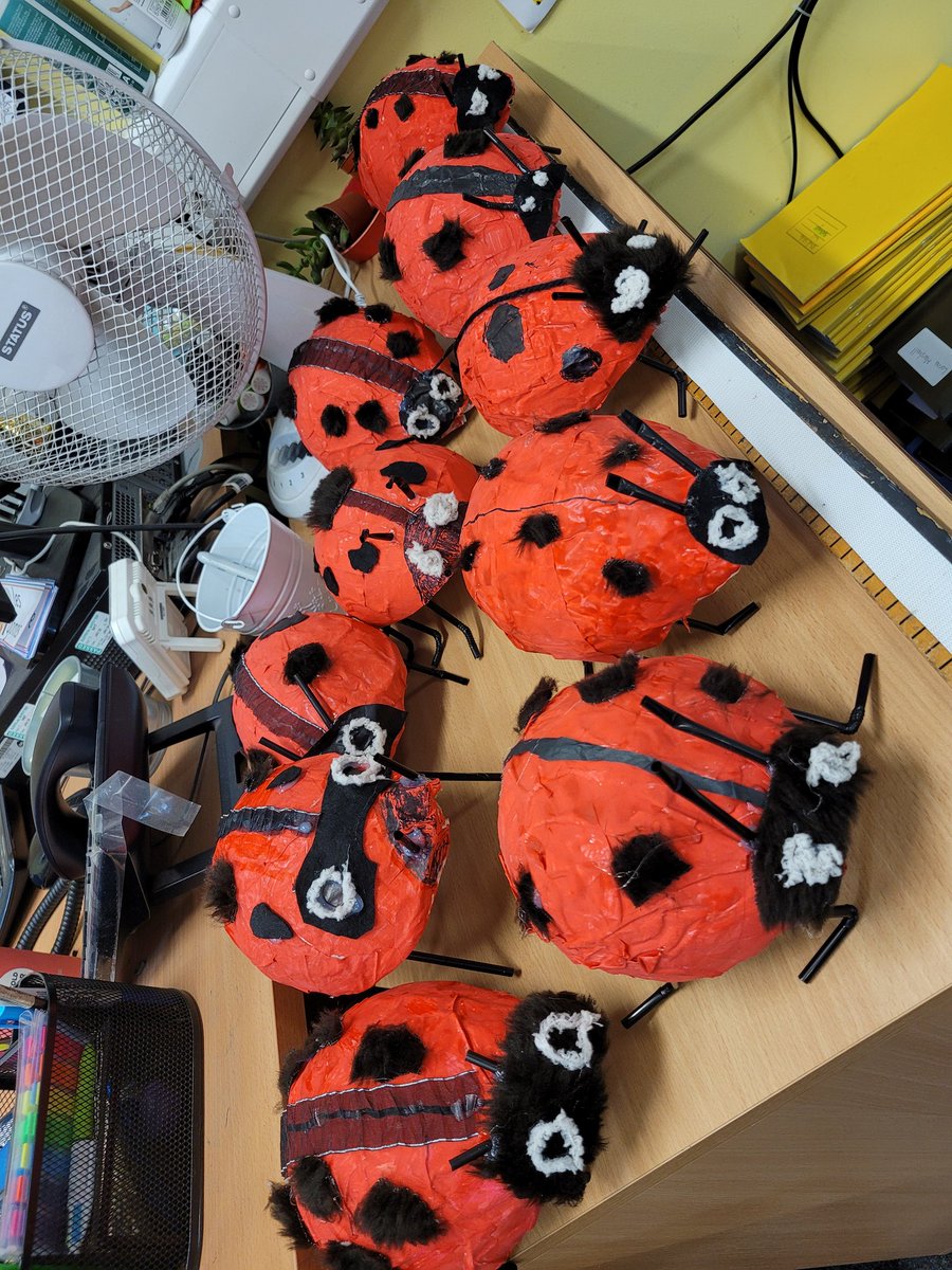 wclpsyear4's tweet photo. A busy morning being creative π #wclpsart #sculptures #minibeats https://t.co/pJAYllPWgl