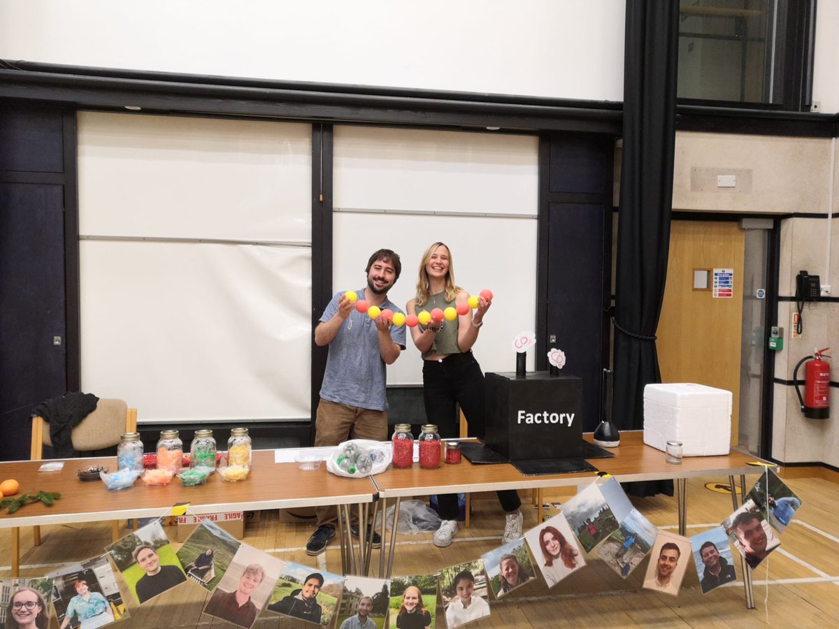 williamsgroupox's tweet photo. Last week the Williams group took part in the Building Bridges project with @ChemOutreachOxf, sharing our research into using waste and bio-derived sources to make sustainable polymers with visiting year 6 students! 💚 https://t.co/FqABKJikCk