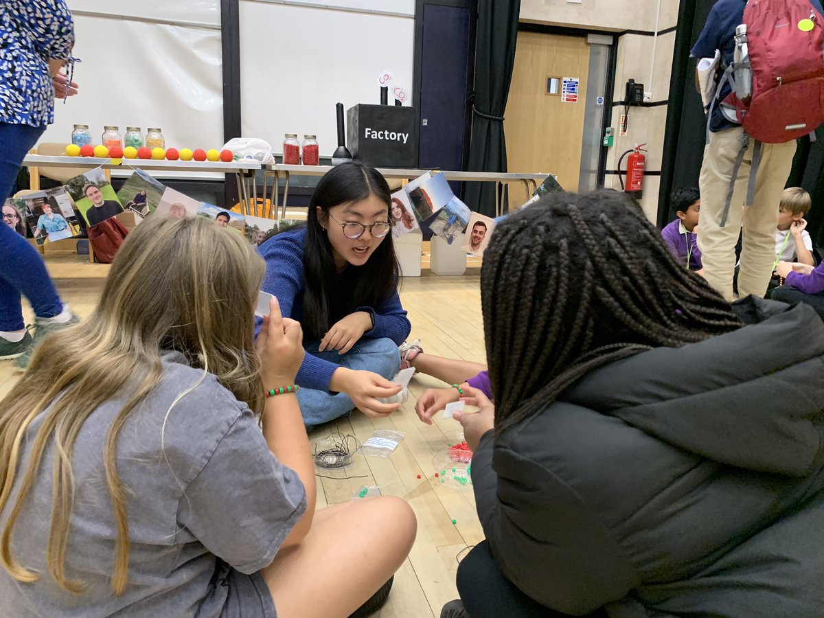 williamsgroupox's tweet photo. Last week the Williams group took part in the Building Bridges project with @ChemOutreachOxf, sharing our research into using waste and bio-derived sources to make sustainable polymers with visiting year 6 students! 💚 https://t.co/FqABKJikCk