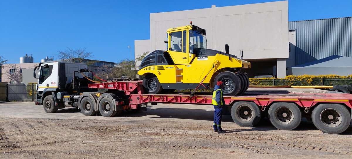 KemachEquipment's tweet photo. Congratulations to the Civils 2000 team for adding the Bomag pneumatic tyred roller to their fleet!

Well done to Regard Hayman and De Wet Pretorius on the successful handover, as well as Andrew Newborn and Percy Edwards from Civils 2000.

#KemachEquipment #Bomag #Civils2000 https://t.co/OVz6aptDA2