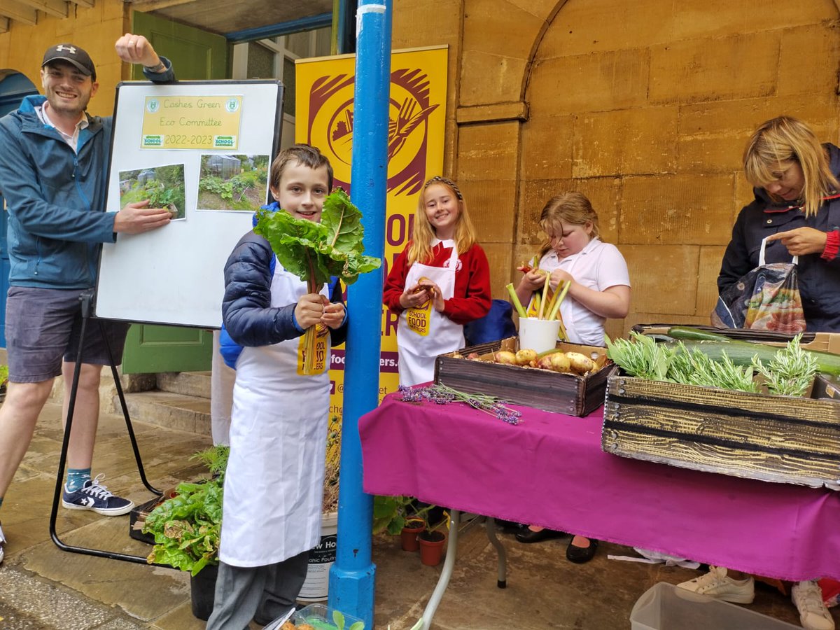 School Food Matters (@sfmtweet) on Twitter photo They've only gone and punnet! 🍇
Our wonderful #YoungMarketeers in Stroud have grown their own fruit and veg at school 🌱
Today they are selling their produce <a href="/ShamblesMarket/">Shambles Market Stroud</a> and all the money raised will go to The Long Table They've only gone and punnet! 🍇
Our wonderful #YoungMarketeers in Stroud have grown their own fruit and veg at school 🌱
Today they are selling their produce <a href="/ShamblesMarket/">Shambles Market Stroud</a> and all the money raised will go to The Long Table