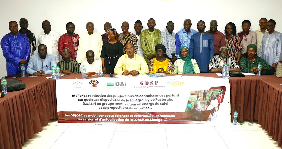 roppainfo's tweet photo. 📣Nouvelles importantes du #Sénégal🇸🇳! Le @Cncr_Senegal 🌾, membre du @roppainfo 🌍, s'est réuni avec le GDSP pour discuter de la Loi agro-Sylvo-pastorale. 🌱🤝 #CNCR #GDSP #ROPPA #Agriculture #LOASP #Révision2024 https://t.co/uYYOxnB0FO