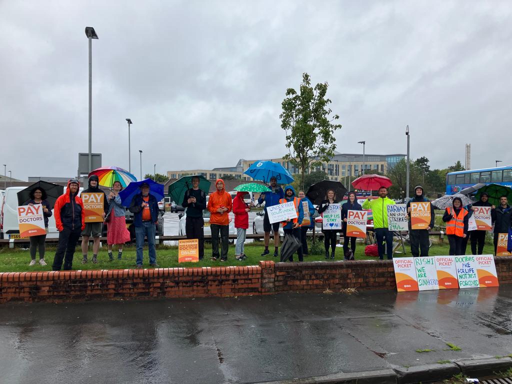 CharlotteMykura's tweet photo. Striking to save our profession 🌧️⚕️ #DoctorsStrike @TheBMA #WorkersRights https://t.co/JaivB2lqFx