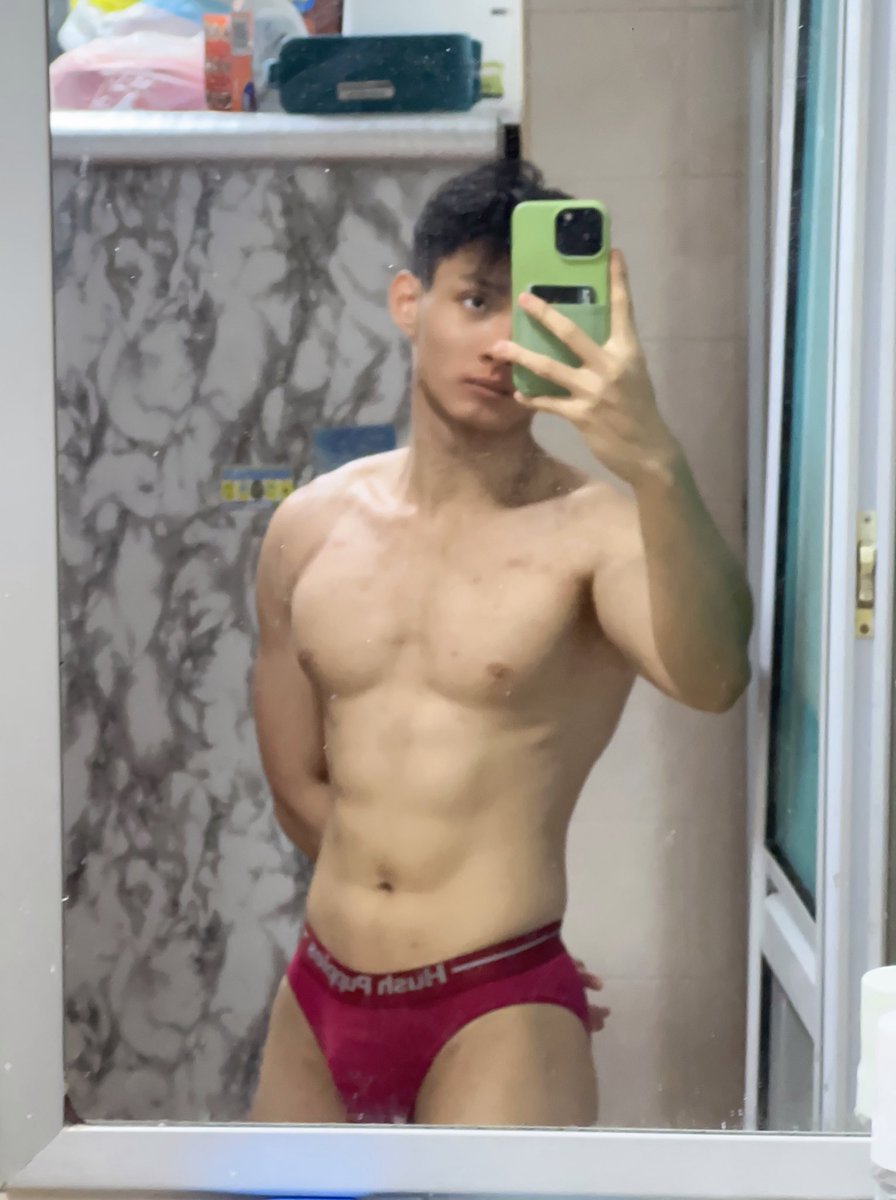 evanchengg's tweet photo. 😏 its tgif what are your plans tonight? https://t.co/gVvxKMA2CQ