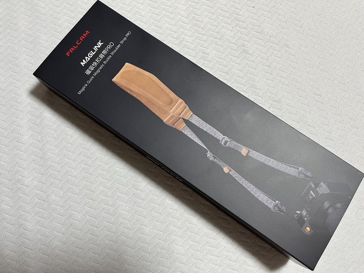 08_brz's tweet image. MAGLINKのストラップ届いた🥹…初めからこっち買えば良かった笑　柔らかな素材(クッション入り)で肩への負担少なく、長さ調整がかなり楽だ☺️2kg近いこのセットでも肩への食い込みマジでゼロ…おススメです📸

#マグリンク　#MAGLINK  #カメラ　#ストラップ付きiphoneケース