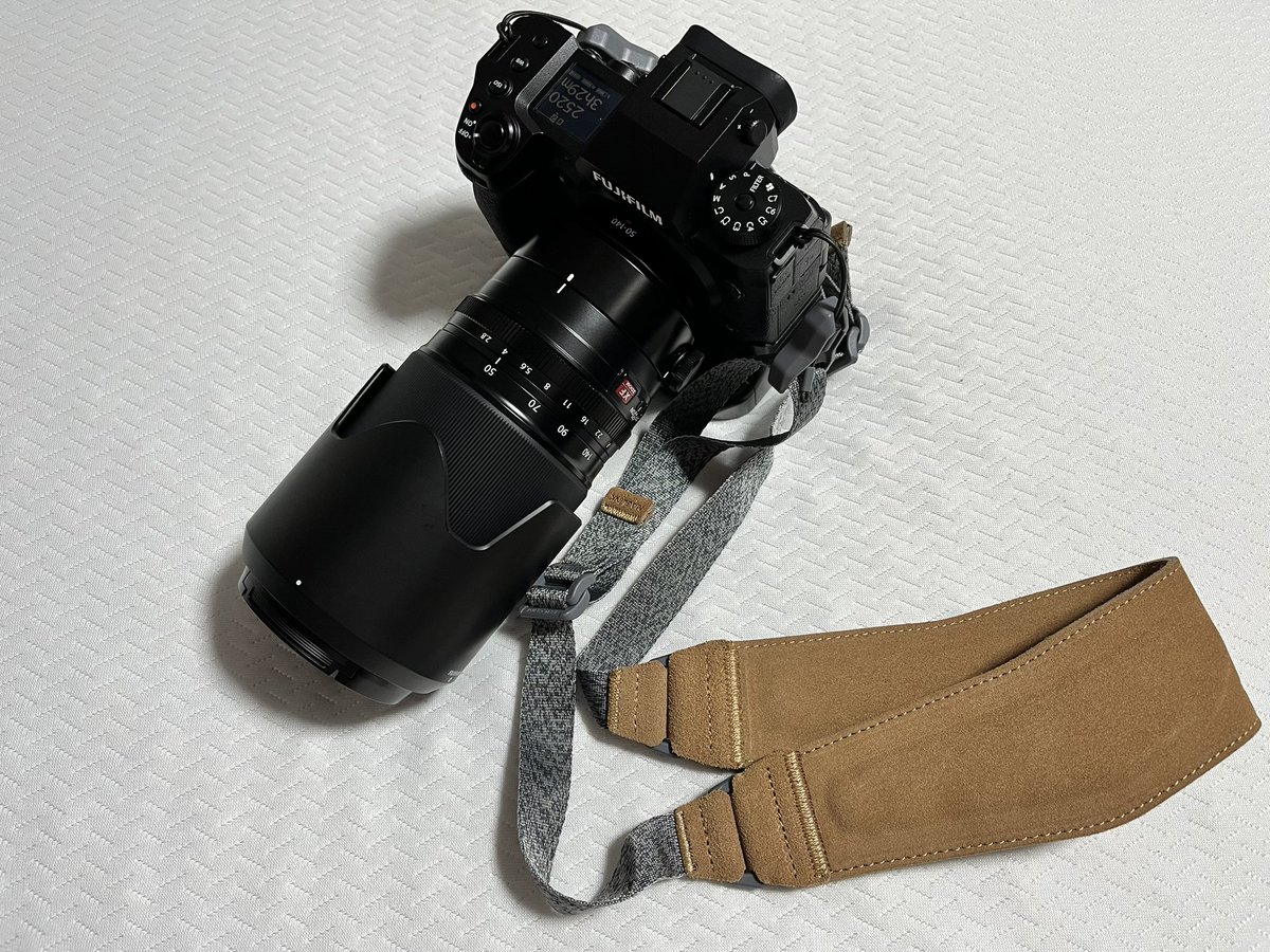 08_brz's tweet image. MAGLINKのストラップ届いた🥹…初めからこっち買えば良かった笑　柔らかな素材(クッション入り)で肩への負担少なく、長さ調整がかなり楽だ☺️2kg近いこのセットでも肩への食い込みマジでゼロ…おススメです📸

#マグリンク　#MAGLINK  #カメラ　#ストラップ付きiphoneケース