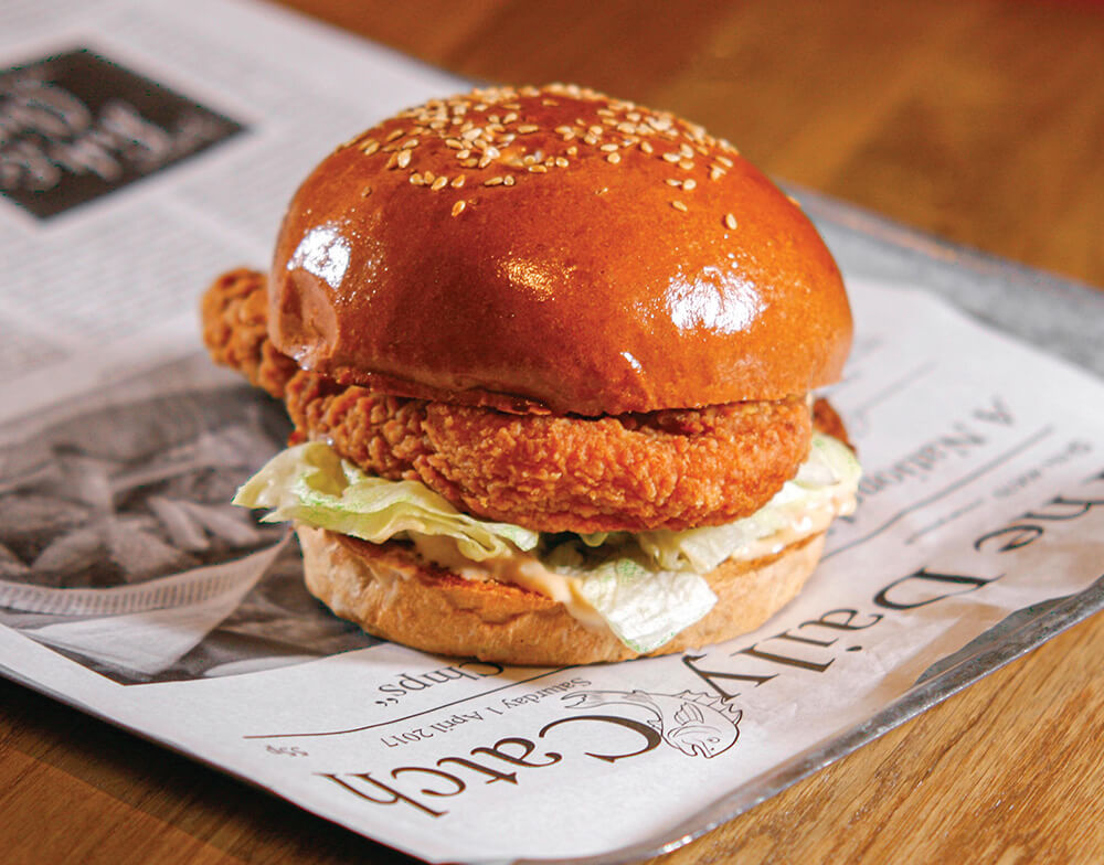 FatLouis_SK's tweet photo. ๐ Crispy, juicy, and oh-so-delicious! Introducing #LOUISChicken: fried chicken strips, fresh salad, cheese, tomato, and honey-mustard mayo. ๐๐ Indulge in this flavor-packed delight at #FatLouisBratislava. Your taste buds will thank you! #FoodieParadise #ChickenCravings #Slovak https://t.co/Y1u2sp1Ble