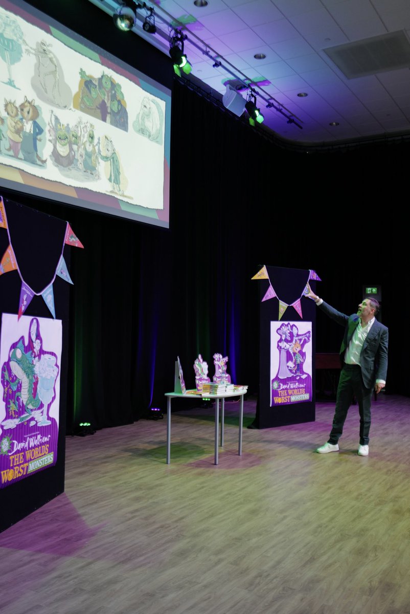 davidwalliams's tweet photo. David in action @RoundhaySchool today. https://t.co/M0qE41NntX