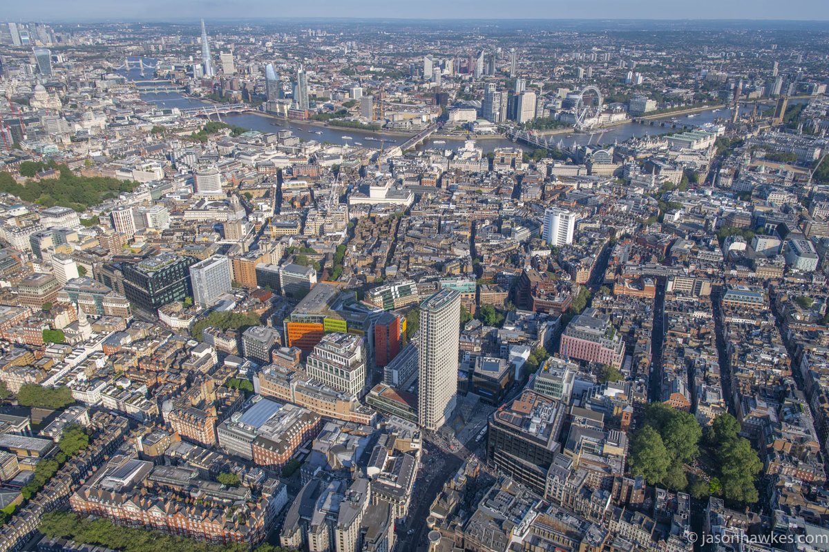 Looking South across #CentrePoint, #CoventGarden, #London #aerialviews 
@Almacantar_ , @CoventGardenLDN @CentralStGiles
stock.jasonhawkes.com