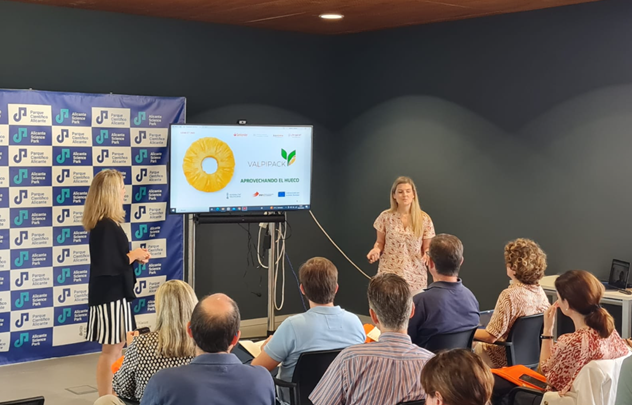 valpipack's tweet photo. VALPIPACK PRESENTA SU MODELO DE NEGOCIO FINAL EN EL DEMO DAY POR SU PARTICIPACIÓN EN EL PROGRAMA LEAN CT. ¡Nueva noticia en nuestra página web! https://t.co/CQY4IvPSWv https://t.co/9Vzfhbt2oA