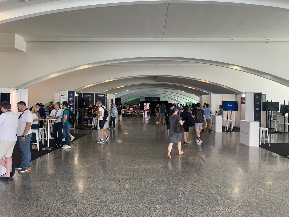 Hoy estamos en el @nftshoweurope en Valencia viendo cómo se encaja
en un mismo evento a proyectos NFT, artistas, marcas y ecosistema Web3 en general. Interesante propuesta en un entorno inmejorable.