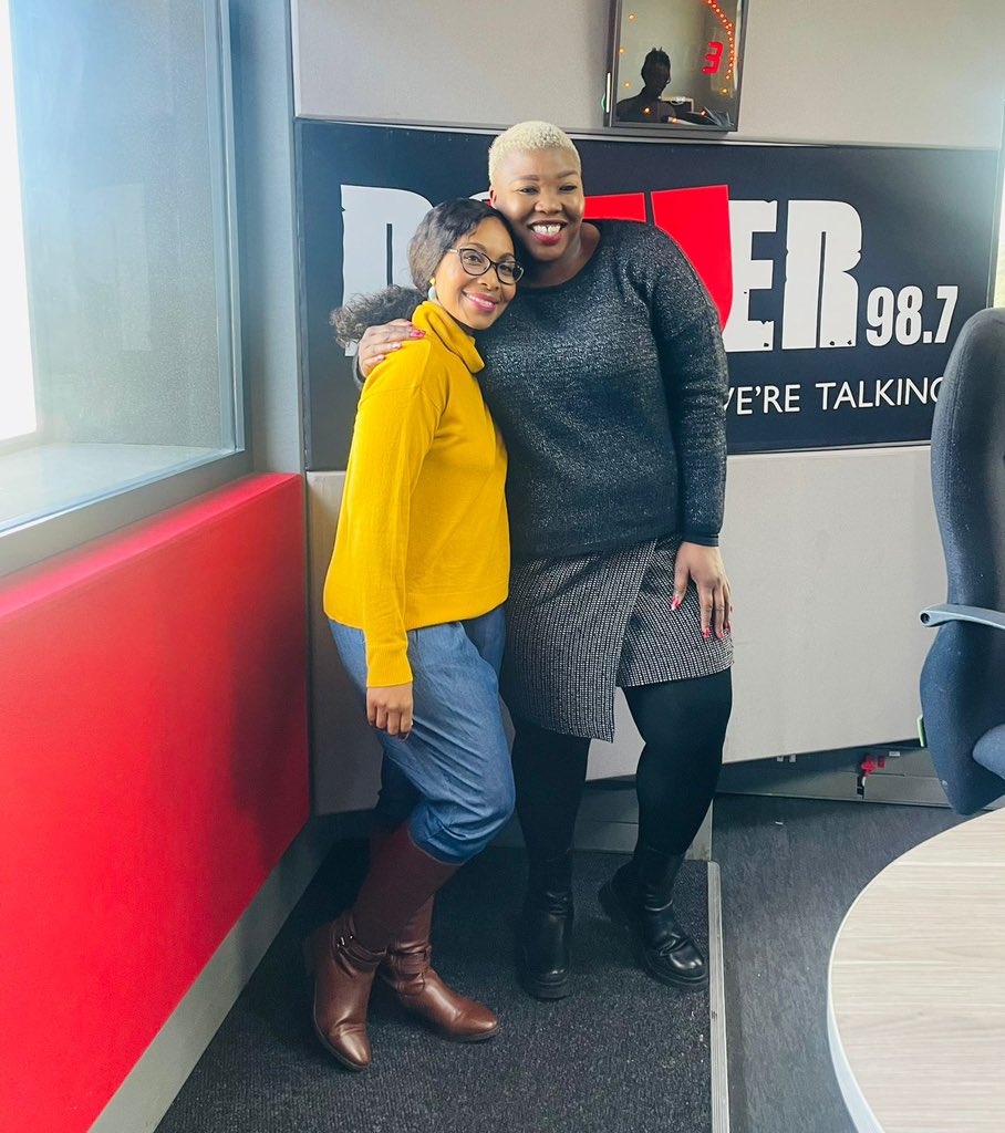 mbele_lnb's tweet photo. A morning surrounded by beautiful people & pretty things. Sharing smiles & hugs with the First Lady of Rugby broadcasting ๐๐บ@MotshidisiM and the African woman bossing the international comedy stage ๐ญ๐ @celestentuli plus the artworks in the foyer at my dentist ๐ฆท #ThincClinic https://t.co/3QooxR6DWa