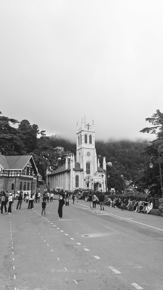 pahadiapple's tweet photo. समय से परे।
#ridge #shimla #Himachal #HimachalPradesh #curch #Monsoon #fog #tourism https://t.co/WkuhR2gVyK