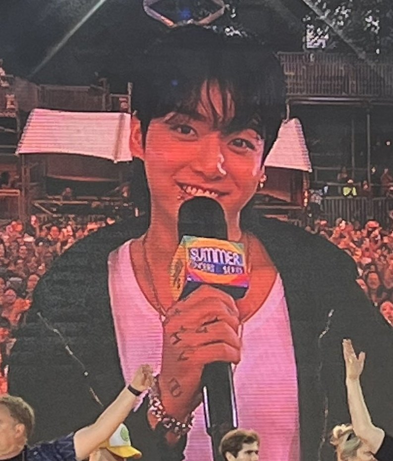 taebokkiii's tweet photo. Jungkook is so baby star candy 🥺🌟 https://t.co/YJVNe3WwHd