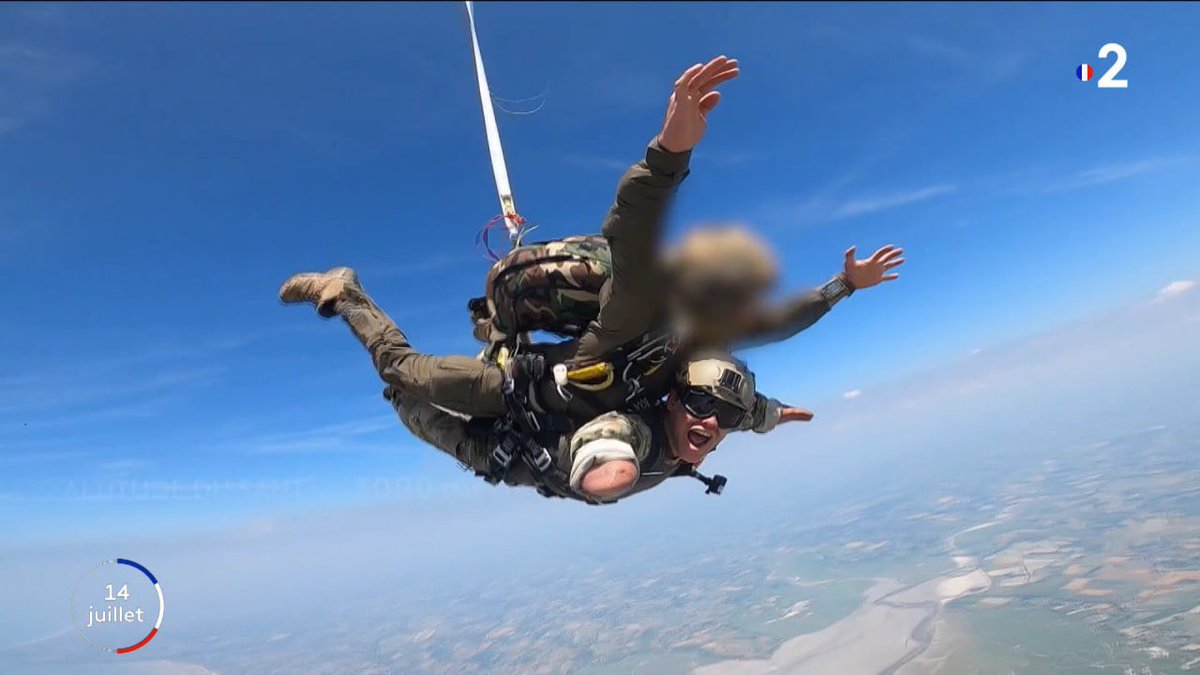 Magnifique ! Théo Curin s'est élancé depuis un A400M pour un saut en parachute spectaculaire. Un vrai bonheur de voir nos Armées et le handicap mis en lumière aujourd'hui. 🪂

Bonne fête nationale à tous ! #14Juillet 🇫🇷