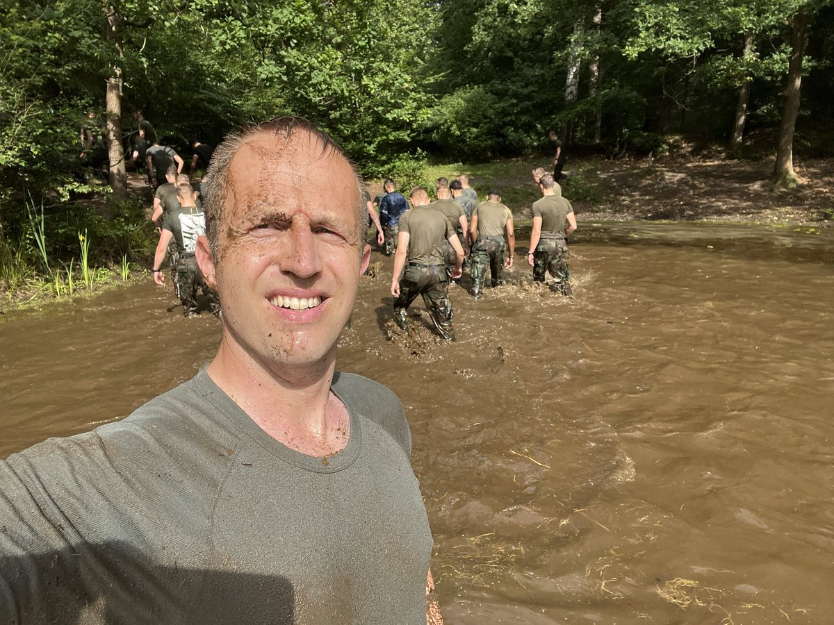 markbrouwer2010's tweet image. En we sluiten de week amfibisch en in stijl af! 

Mooi om met de club even te vlammen in de speeltuin. Ze gaan met wasnetjes weer vol stinkwas naar moeders toe!

#mariniers
#rammenmetjekadaver