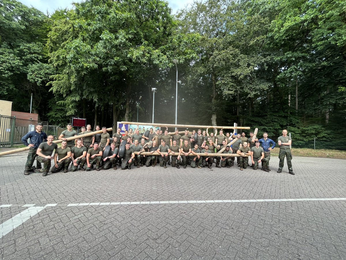 markbrouwer2010's tweet image. En we sluiten de week amfibisch en in stijl af! 

Mooi om met de club even te vlammen in de speeltuin. Ze gaan met wasnetjes weer vol stinkwas naar moeders toe!

#mariniers
#rammenmetjekadaver