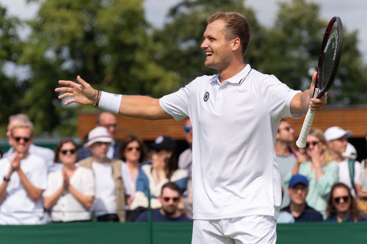 Kwartfinale Wimbledon, aanstaande maandag bij de beste 100 dubbelaars van de wereld staan! Wat een trip van twee weken … 

Dank aan iedereen die altijd hebben klaargestaan, GO4SLAM en hoofdsponsor BNPPARIBASLEASINGSOLUTIONS