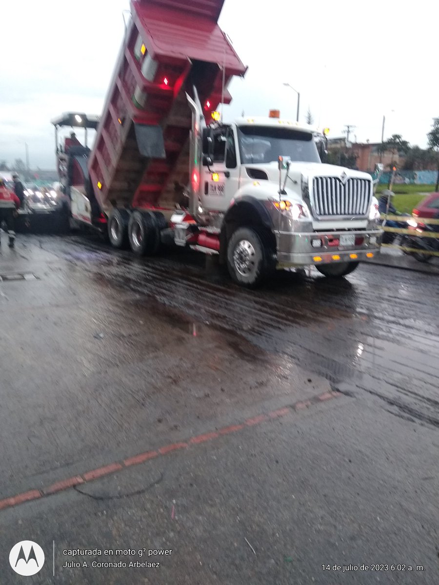 <a href="/idubogota/">IDU Bogotá</a> solo a ustedes se les ocurre arreglar 2 de 3 carriles, en la av ciudad de Cali hoy a las 6am. De por sí esa via es un caos por sus trancones diarios y ¿ustedes hacen eso? Tienen coraje en serio. El trancón el día hoy es MONUMENTAL. <a href="/Bogota/">Alcaldía de Bogotá</a>