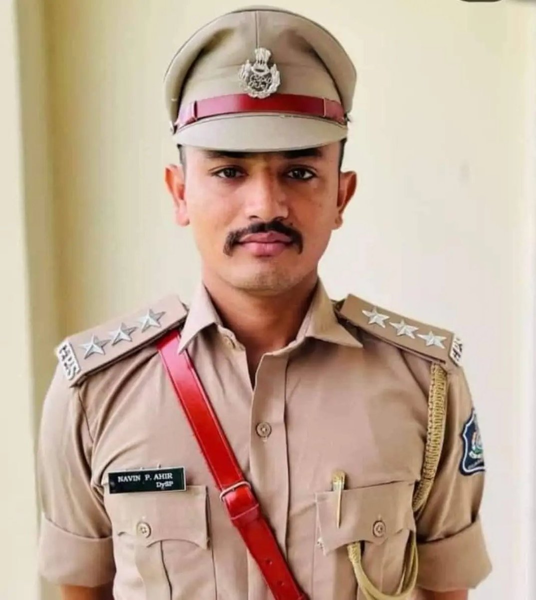 નાનાભાઈ નવીનભાઈ આહીર, #
DySP ટ્રેનિંગ પૂર્ણ કર્યા બાદ બોટાદ જિલ્લામાં પ્રથમ પોસ્ટિંગ થવા બદલ ખૂબ ખૂબ અભિનંદન સહ શુભેચ્છાઓ..💐💐💐
@Ahir_navin11GPS 
#Gujarat_Police 🚨
#DySp
#Khakhi